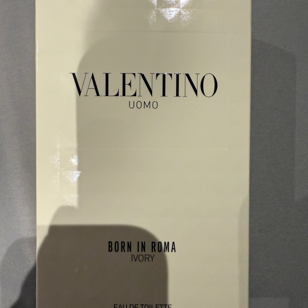 Valentino White Oval Perfume Bottle - Picture 5 of 5